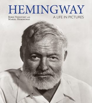 Paperback Hemingway: A Life in Pictures Book