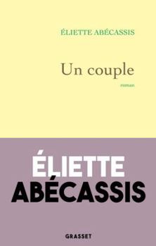 Paperback Un couple [French] Book