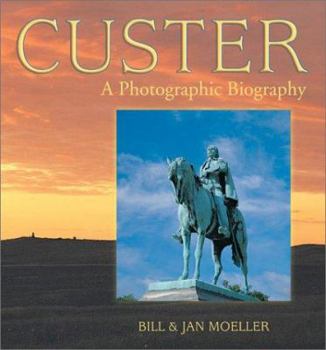 Paperback Custer: A Photographic Biography Book