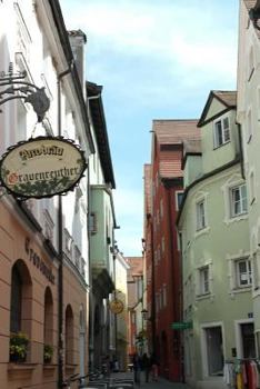 Paperback Pretty Narrow Alley in Regensburg, Germany Journal: Take Notes, Write Down Memories in this 150 Page Lined Journal Book