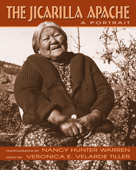 Paperback The Jicarilla Apache: A Portrait Book