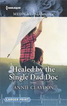 Mass Market Paperback Healed by the Single Dad Doc [Large Print] Book