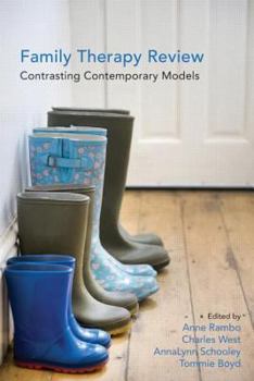 Paperback Family Therapy Review: Contrasting Contemporary Models Book