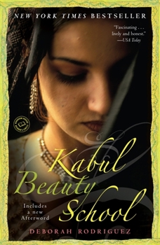 Paperback Kabul Beauty School: An American Woman Goes Behind the Veil Book
