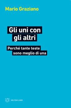 Paperback Gli uni con gli altri Book