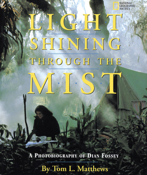 Hardcover Light Shining Through the Mist: A Photobiography of Dian Fossey Book