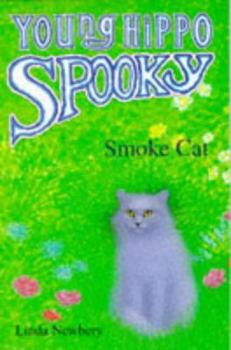 Paperback Smoke Cat (Young Hippo Spooky) Book