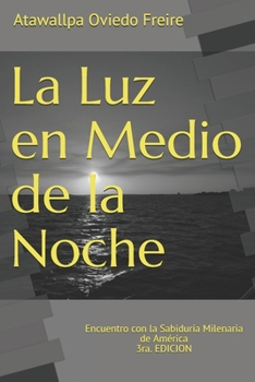 Paperback La Luz en Medio de la Noche: Encuentro con la Sabiduría de América 3ra. EDICION [Spanish] Book