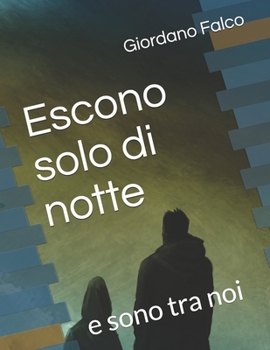 Paperback Escono solo di notte: e sono tra noi [Italian] Book