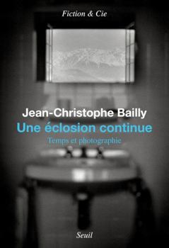 Paperback Une éclosion continue: Temps et photographie [French] Book