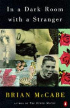 Paperback In a dark room with a stranger Book
