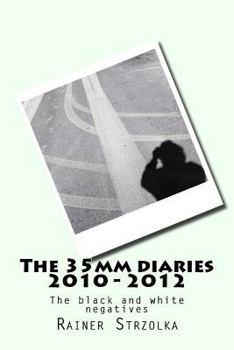 Paperback The 35mm diaries 2010 - 2012: The black and white negatives Book