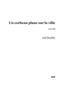 Paperback Un corbeau plane sur la ville [French] Book