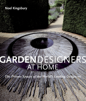 Hardcover Garden Designers at Home: The Private Spaces of the World's Leading Designers Book