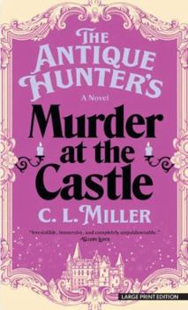 Hardcover The Antique Hunter's Murder at the Castle [Large Print] Book