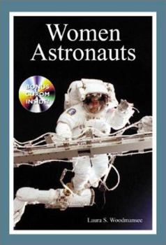 Paperback Women Astronauts [With CDROM] Book