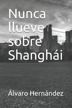 Paperback Nunca llueve sobre Shanghái [Spanish] Book