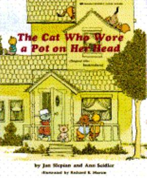Paperback The Cat Who Wore a Pot on Her Head Book