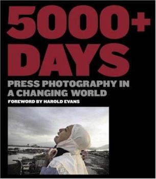 Paperback 5000+ Days: Press Photography in a Changing World Book