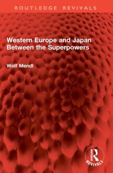Paperback Western Europe and Japan Between the Superpowers Book