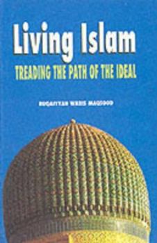 Paperback Living Islam: Treading the Path of the Ideal Book