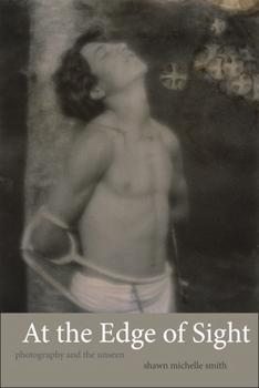 Paperback At the Edge of Sight: Photography and the Unseen Book