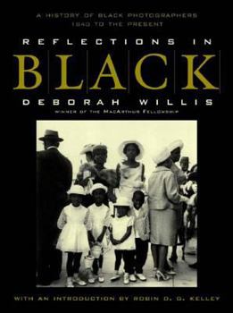 Paperback Reflections in Black: A History of Black Photographers 1840 to the Present Book
