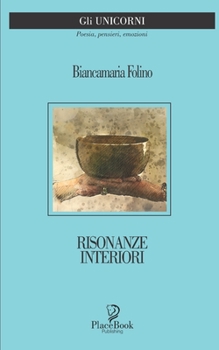 Paperback Risonanze Interiori: Poesie [Italian] Book
