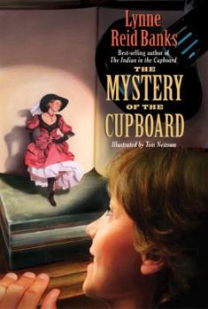 Paperback The Mystery of the Cupboard Book