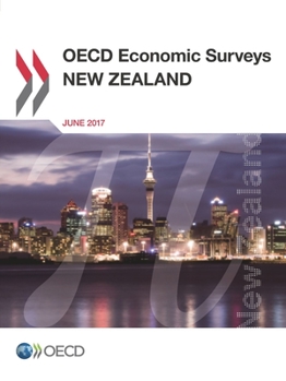 Paperback OECD Economic Surveys: New Zealand 2017 Book