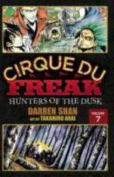Paperback Cirque Du Freak: The Manga, Volume 7: Hunters of the Dusk Book