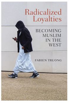 Paperback Radicalized Loyalties: Becoming Muslim in the West Book
