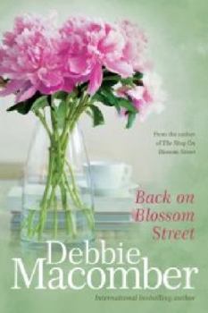 Paperback Knit Along with Debbie Macomber: Back on Blossom Street (Leisure Arts #4279) Book