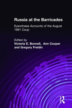 Paperback Russia at the Barricades: Eyewitness Accounts of the August 1991 Coup Book