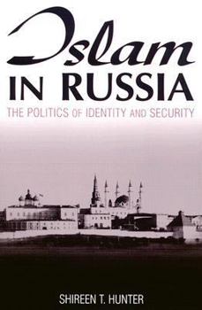 Paperback Islam in Russia: The Politics of Identity and Security Book