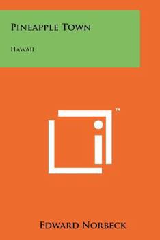 Paperback Pineapple Town: Hawaii Book