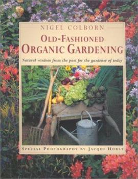 Paperback The Old Fashioned Organic Garden Book