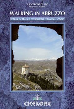 Paperback Walking in Abruzzo Book