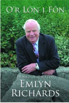 Paperback O'r Ln i Fn: Hunangofiant Emlyn Richards Book