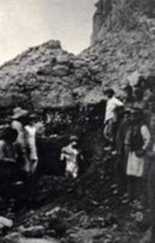 Hardcover Antinous: The Face of the Antique by Vout, Caroline (2006) Hardcover Book