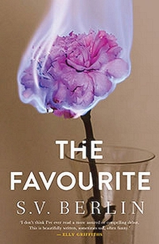 Paperback The Favourite Book