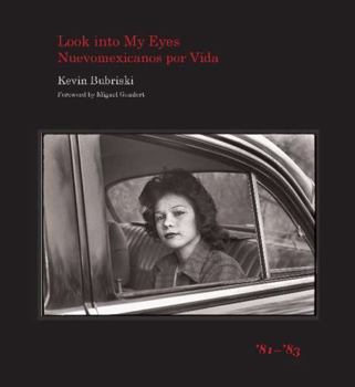 Hardcover Look Into My Eyes: Nuevomexicanos Por Vida, '81-'83 Book