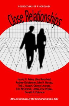 Paperback Close Relationships Book