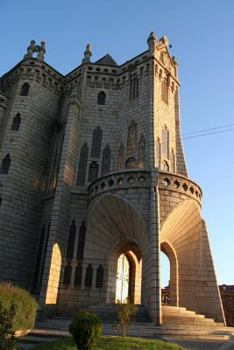 Paperback The Episcopal Palace of Astorga Spain by Spanish Architect Antoni Gaudi Journal: 150 Page Lined Notebook/Diary Book