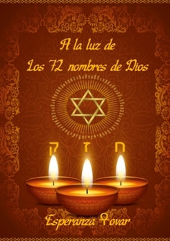 Paperback A la luz de los 72 Nombres de Dios [Spanish] Book
