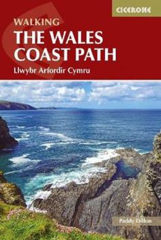 Paperback Walking the Wales Coast Path: Llwybr Arfordir Cymru Book