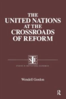 Paperback The United Nations at the Crossroads of Reform Book