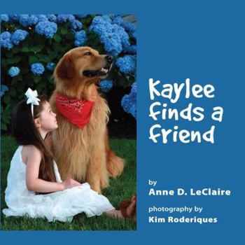Paperback Kaylee Finds a Friend Book