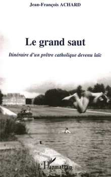 Paperback Le grand saut: Itinéraire d'un prêtre catholique devenu laïc [French] Book