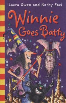 Paperback Winnie Goes Batty. Laura Owen and Korky Paul Book